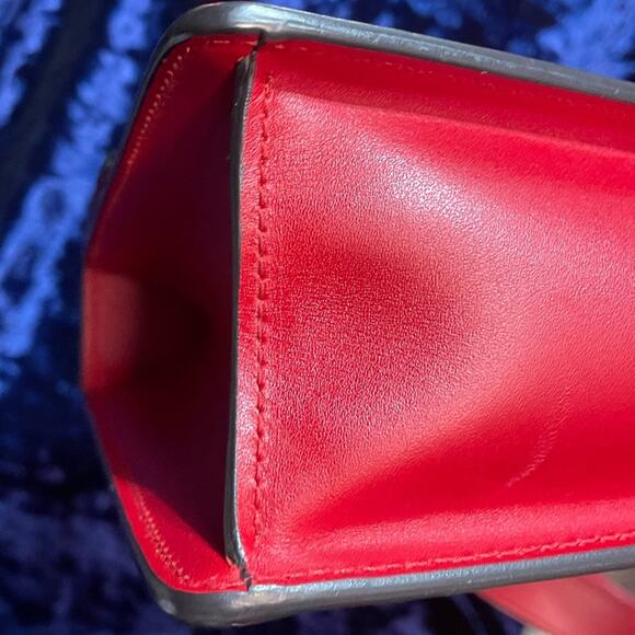 Gucci Sylvie Leather Shoulder Bag Red with suede interior. - Picture 6 of 7